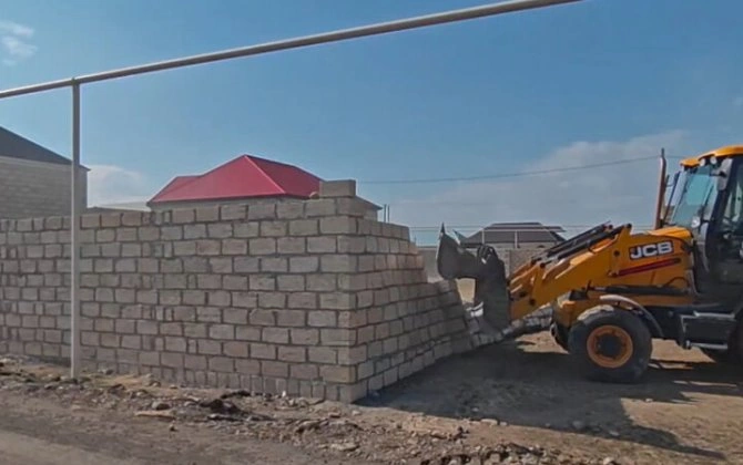 Gəncədə qanunsuz tikililər söküldü - FOTO/VİDEO