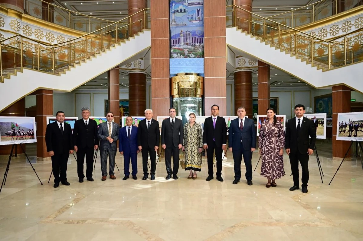 Türkmənistanda "Azərbaycan - obyektivdən tarixə" adlı sərgi təqdim olunub - FOTO