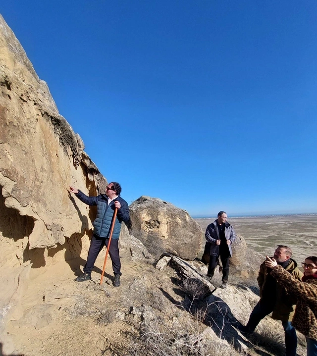 Qobustan qoruğunda yeni qayaüstü təsvir aşkarlanıb - FOTO