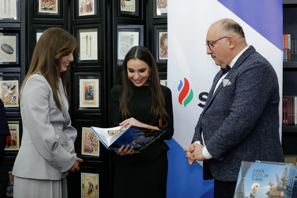 Bakı Kitab Mərkəzində SOCAR-ın dəstəyi ilə hazırlanmış "Qara qızılın sirri" adlı kitabın təqdimatı keçirilib - FOTO