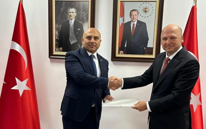 Rəşad Aslanov etimadnaməsinin surətini Türkiyə XİN-in rəsmisinə təqdim edib