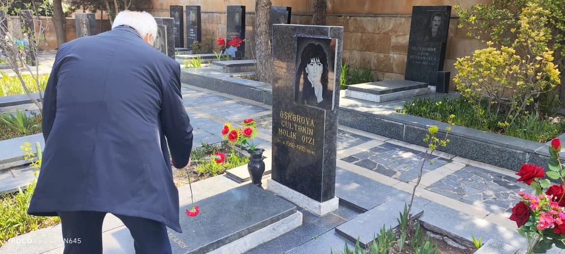 Əsrin faciəsi - mart soyqırımı: Azad Vətən Partiyası Şəhidlər xiyabanını ziyarət etdi - FOTOLAR
