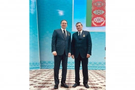 Sərdar Berdiməhəmmədov Azərbaycan səfirini təltif edib - FOTO