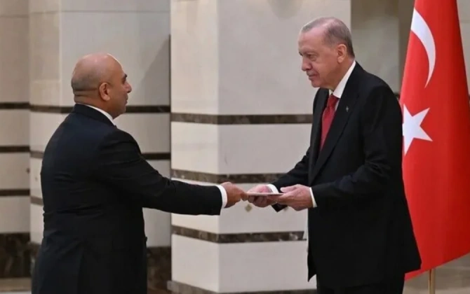 Rəşad Aslanov etimadnaməsini Ərdoğana təqdim edib