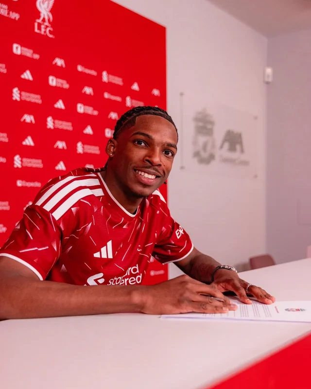 "Liverpul" fransız müdafiəçini transfer etdi - FOTO