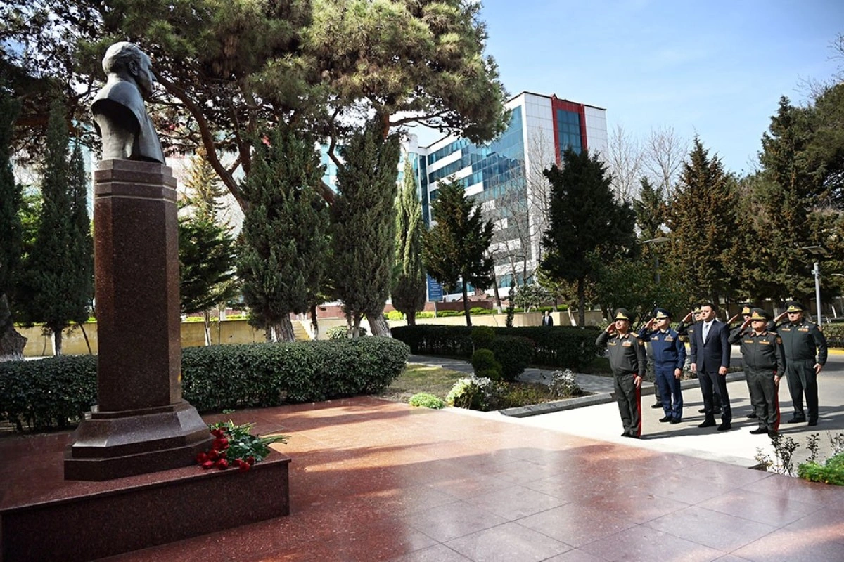 MN rəhbərliyi hərbi hospitalda olub - FOTO