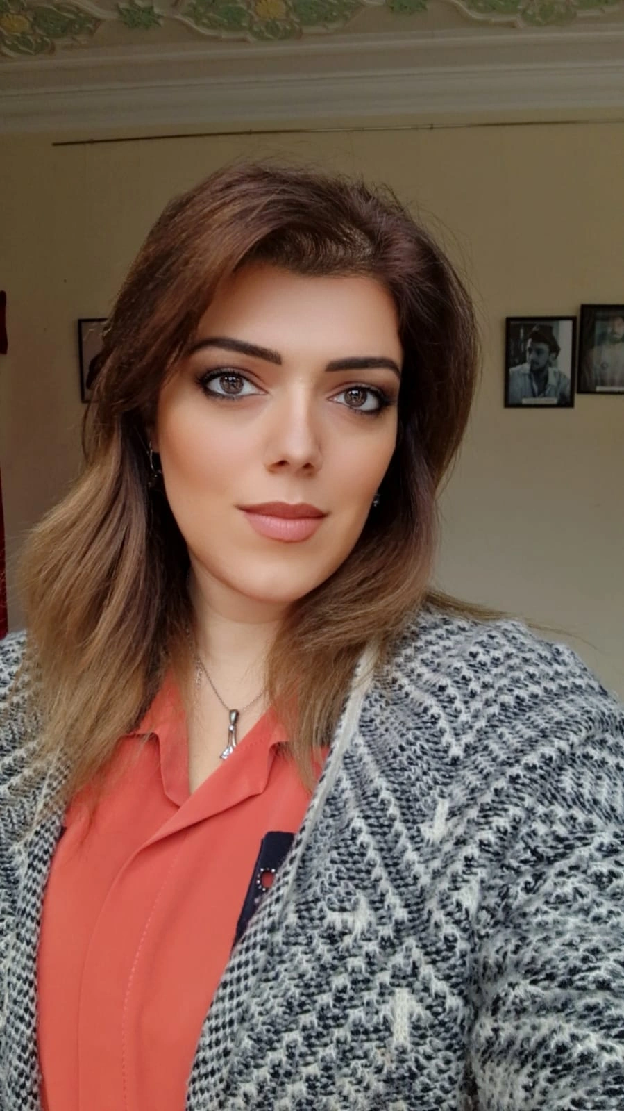 “Atam da, həyat yoldaşım da işdə mənə tabe olublar” - Teatrda məsul vəzifədə çalışan Leyla Hüseynova məşhur aktyorun qızı imiş - FOTO+ÖZƏL