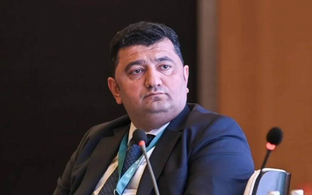 Yeni Klinikadakı işindən “Green Card” udduğuna görə çıxıbmış