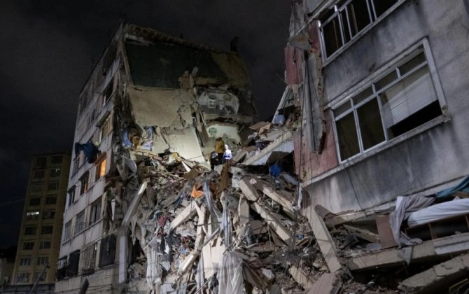 Venesuelada 11 yaşlı uşaq 70 saatdan sonra dağıntılar altından xilas edilib