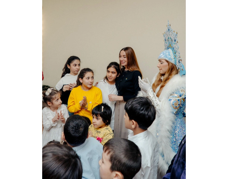 Leyla Əliyeva, Arzu Əliyeva və Alena Əliyeva “Təmiz Dünya” sığınacağında yaşayan uşaqların bayram sevincinə şərik olublar - FOTO