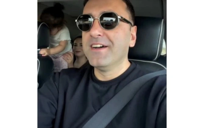 Bakıda türk turist taksi çağırıb özü sürdü, sürücü isə yuxuladı - VİDEO