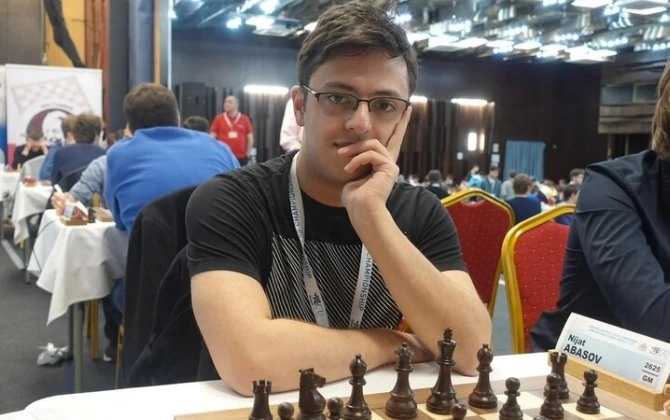 Nicat Abasov liderliyə yüksəldi