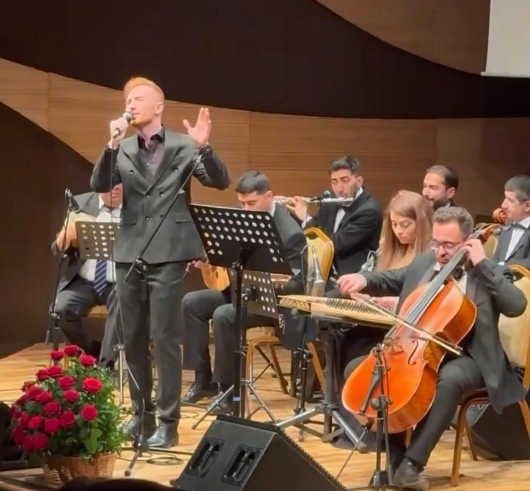 “Evlənmək mövzusunu ildə 4-5 dəfə gündəmə gətirirlər, anamla efirə çıxmaq məni kompleksə salırdı” - FOTO+ÖZƏL