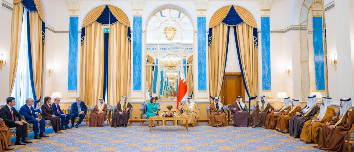 Sahibə Qafarova Bəhreyn Kralı ilə görüşdü - FOTO