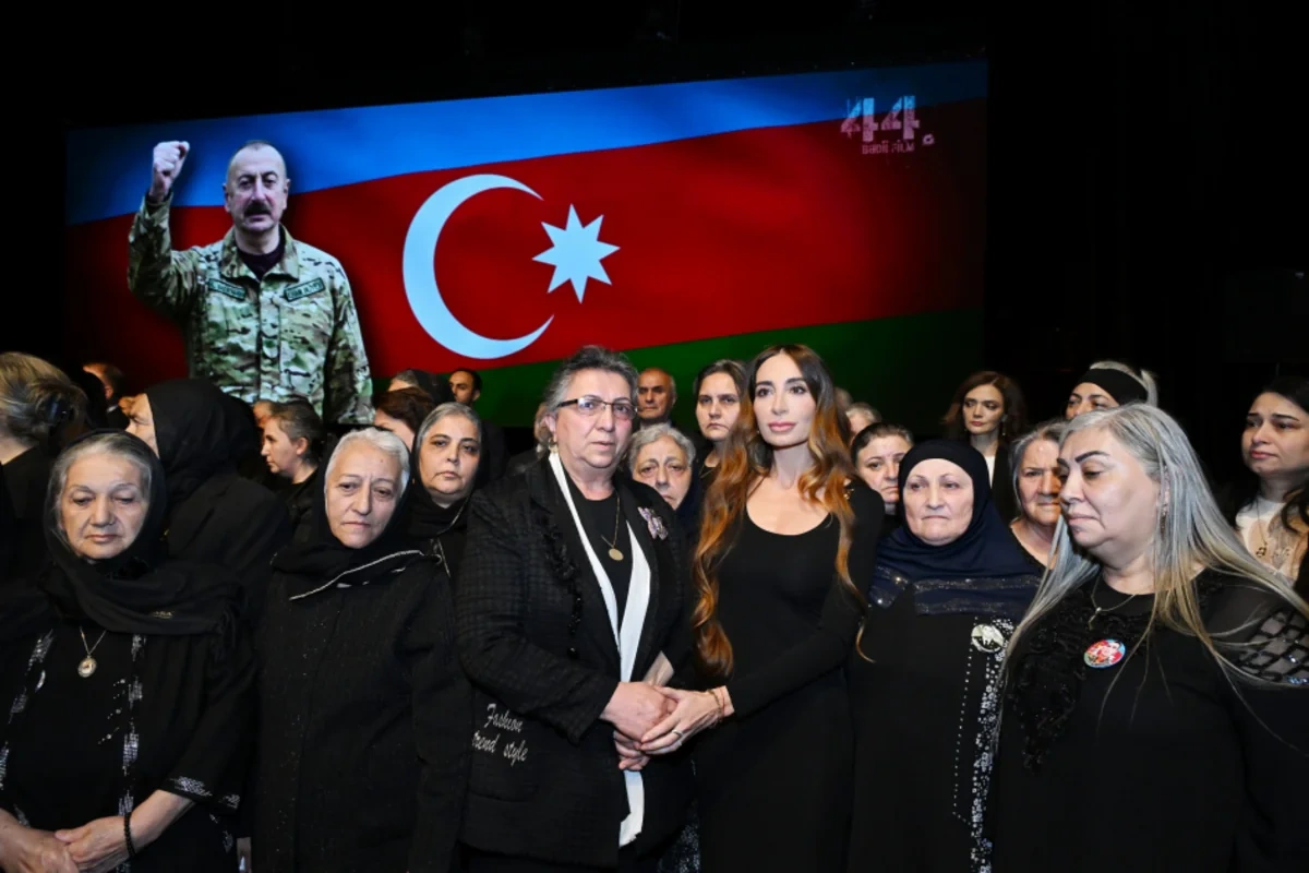 "44" bədii filminin premyerası baş tutub: Arzu Əliyeva və Alyona Əliyeva təqdimatda iştirak ediblər