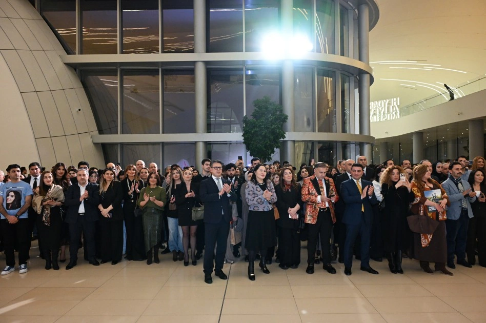 Heydər Əliyev Mərkəzində “Vəhşi təbiətin super qəhrəmanları” sərgisi açılıb - FOTOLAR