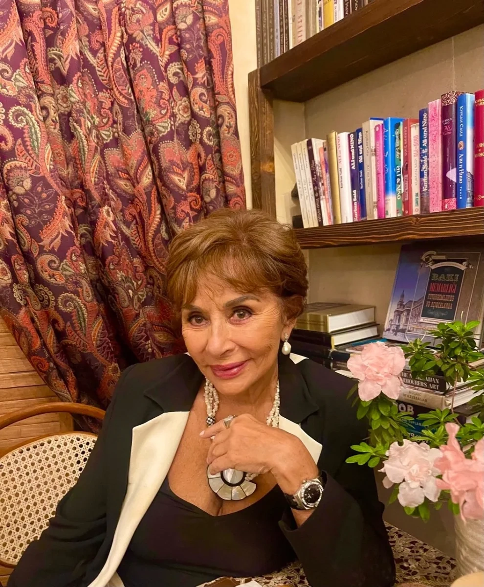 Leyla Şıxlinskaya uzun müddət sonra - FOTO