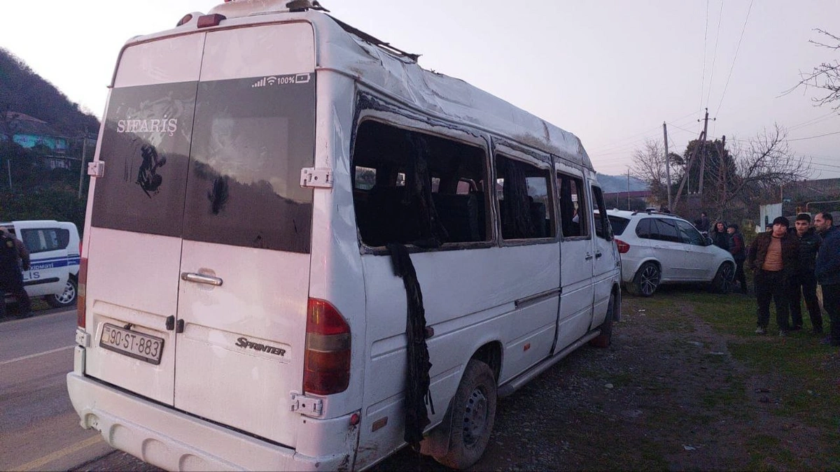 Astarada mikroavtobus aşdı - Ölən və yaralananlar var - FOTO