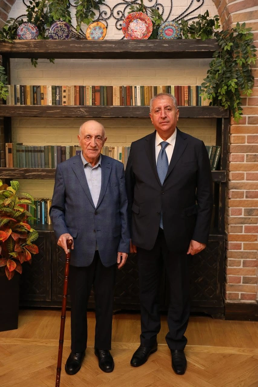 "Şərəfli həyat yolunuz əsl ziyalılığın parlaq nümunəsidir" - YUBİLEY TƏBRİKİ