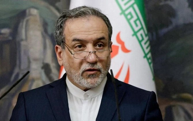 Abbas Əraqçi: "Xameneinin qaldırdığı bayraq yerdə qalmayacaq"