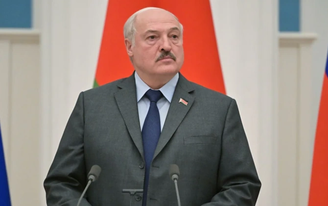 Lukaşenko hakimiyyətin onun övladlarına ötürüləcəyini iddia edənləri "axmaq" adlandırıb