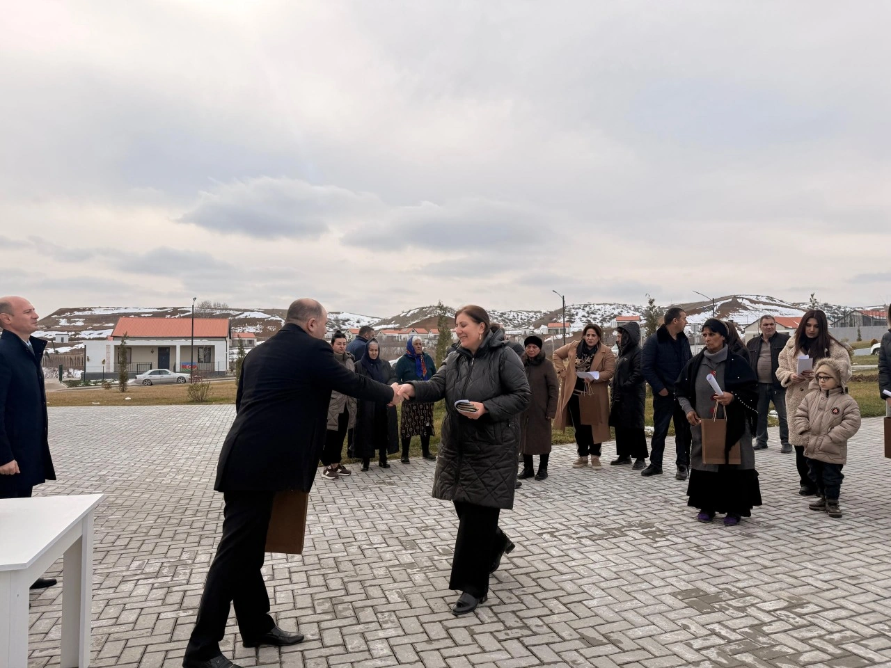 Cəbrayıl rayonunun Horovlu kəndinə çatan ailələrə evlərinin açarları təqdim olundu - FOTO