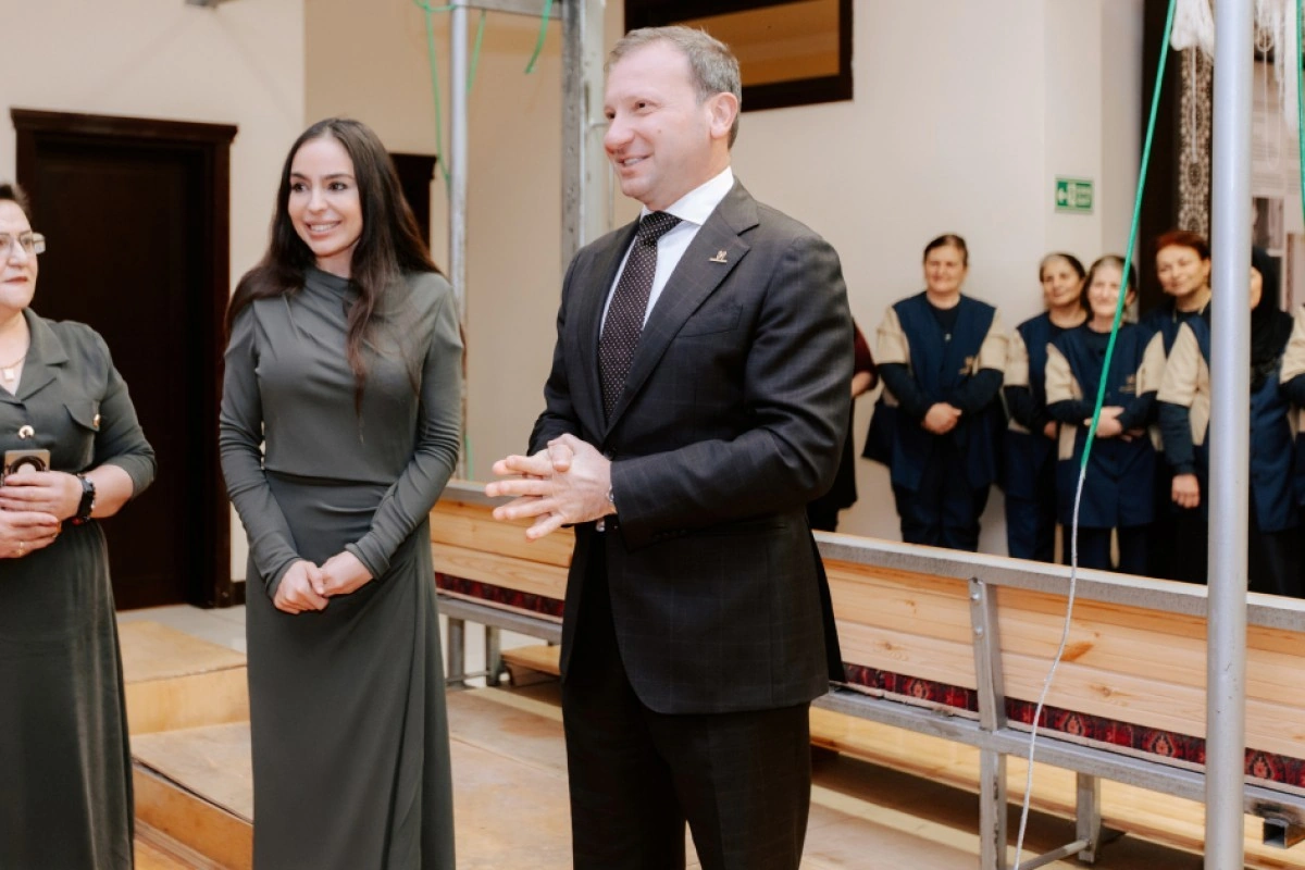 Leyla Əliyeva Şuşa məscidi üçün hazırlanmış dairəvi xalçanın kəsim mərasimində iştirak edib