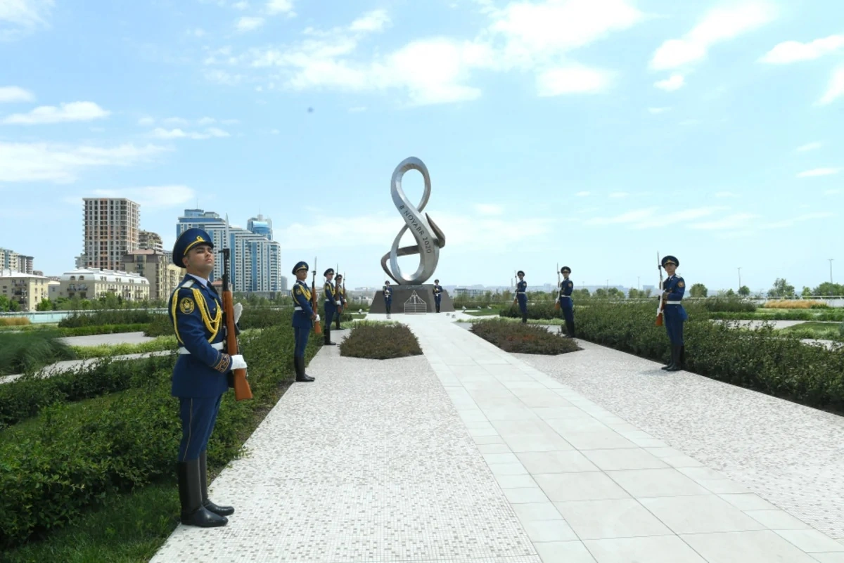 Türkmənistan prezidenti Zəfər parkını ziyarət etdi - FOTO