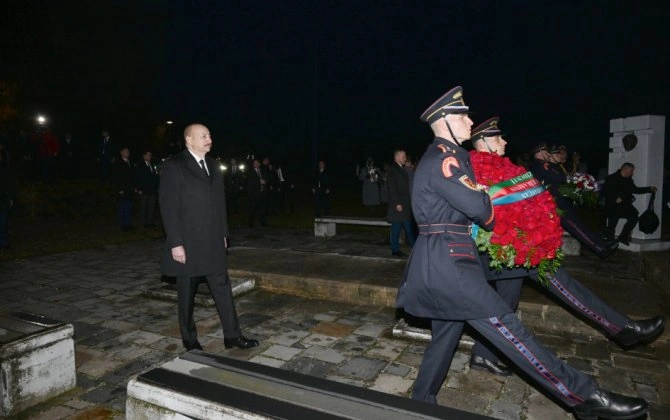 Azərbaycan və Slovakiya prezidentləri Bratislavada “Azadlıq Qapısı” abidəsini ziyarət ediblər - FOTO
