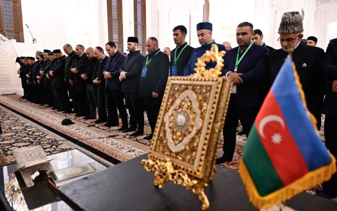 Bakıda Əjdərbəy məscidində bayram namazı qılındı