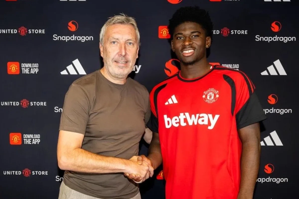 "Mançester Yunayted" yeni yarımmüdafiəçi transfer etdi