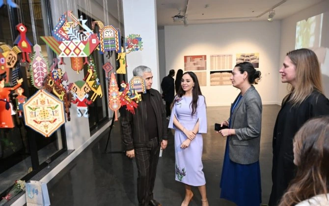Leyla Əliyeva "Mənzərəyə açılan ev" mövzusunda qrup sərgisində iştirak edib - FOTO