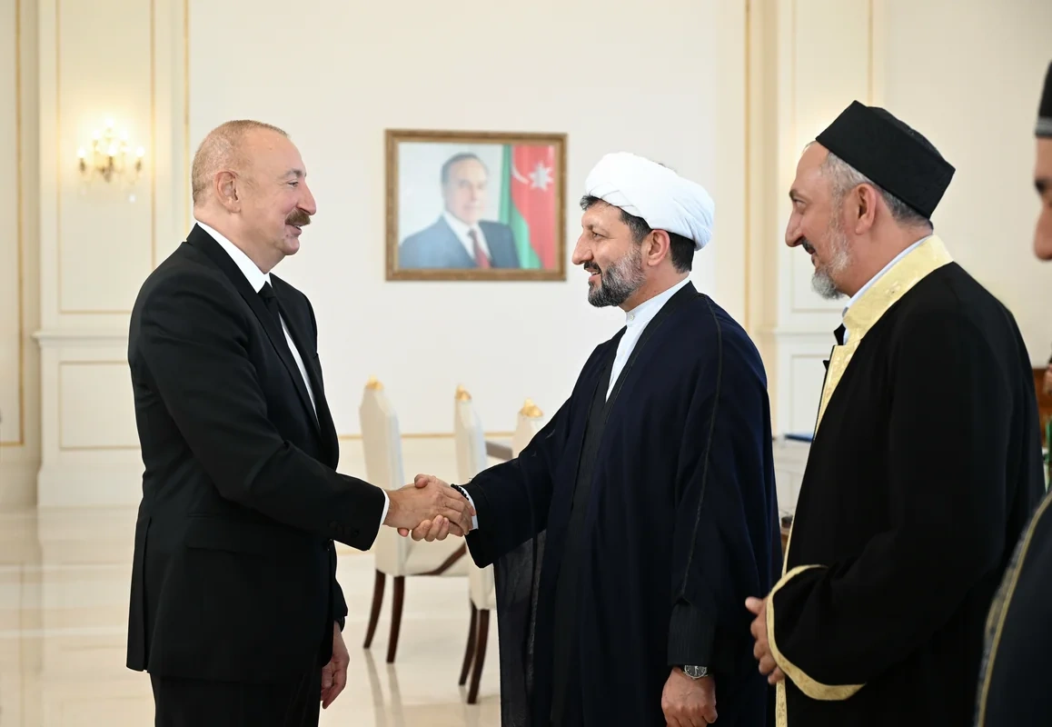 İlham Əliyev Bakıda keçirilən beynəlxalq konfransların iştirakçılarını qəbul etdi - FOTO - YENİLƏNİB