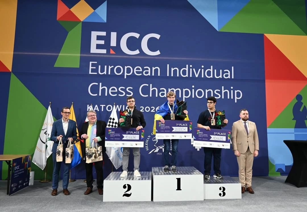 Avropa çempionatında yer tutan Azərbaycan şahmatçıları mükafatlandırıldı - FOTO