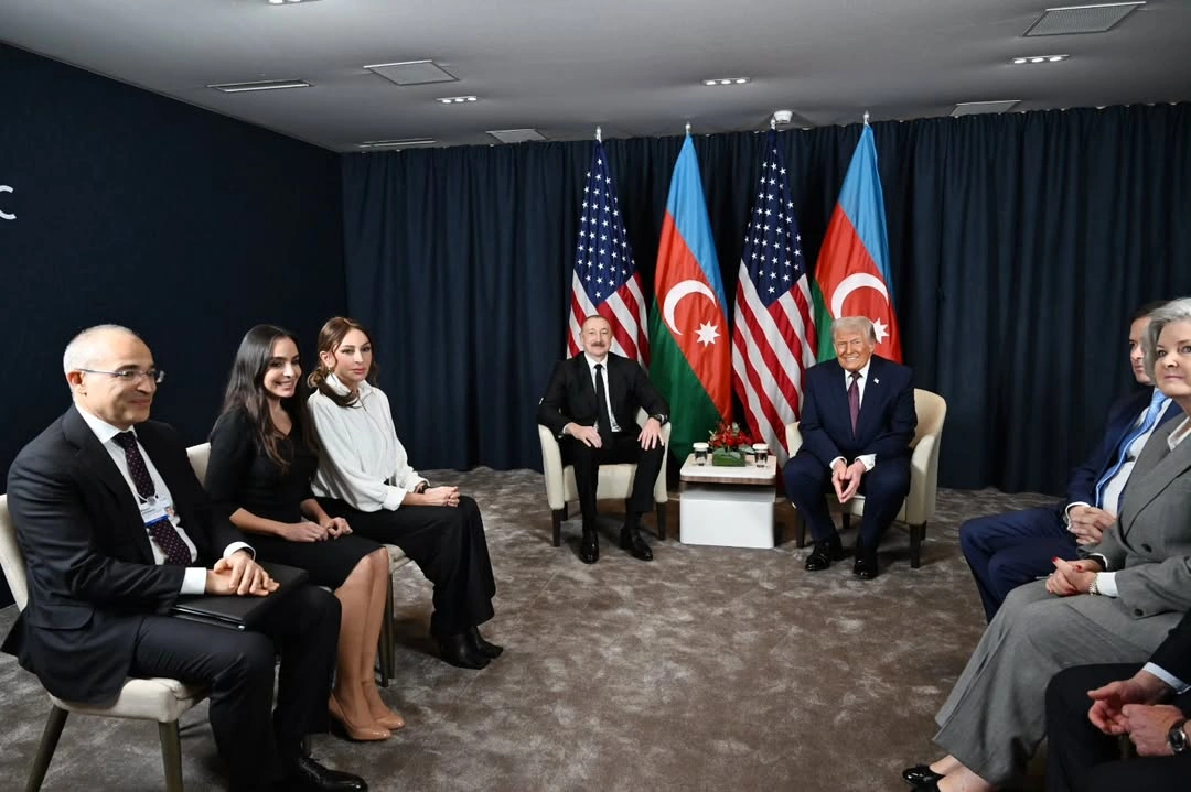 Prezident ailəsinin Trampla fotoları