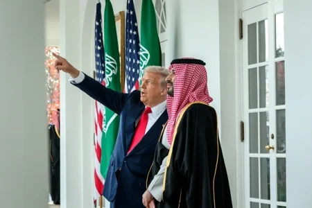 "Trampı İrana qarşı savaşa kim inandırıb?" - "The Washington Post"