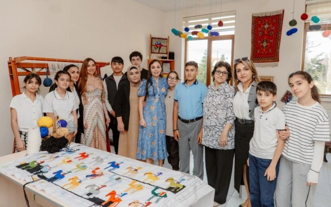 Leyla Əliyeva və Arzu Əliyeva 11 nömrəli inteqrasiya təlimli internat tipli ümumtəhsil məktəbində olublar - FOTO
