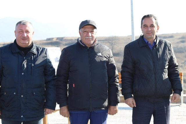 Növbəti köç karvanı Qırmızı Bazar qəsəbəsinə və Məmmədbəyli kəndinə çatıb, açarlar təqdim edilib - FOTO