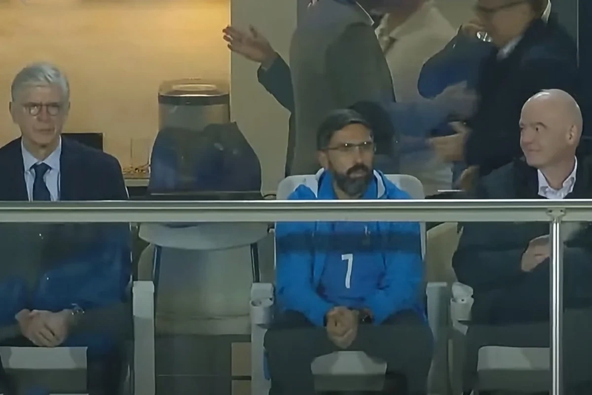 Rövşən Nəcəf, Arsen Venger və İnfantino "Sabah" - "Qarabağ" oyununu stadiondan izləyiblər