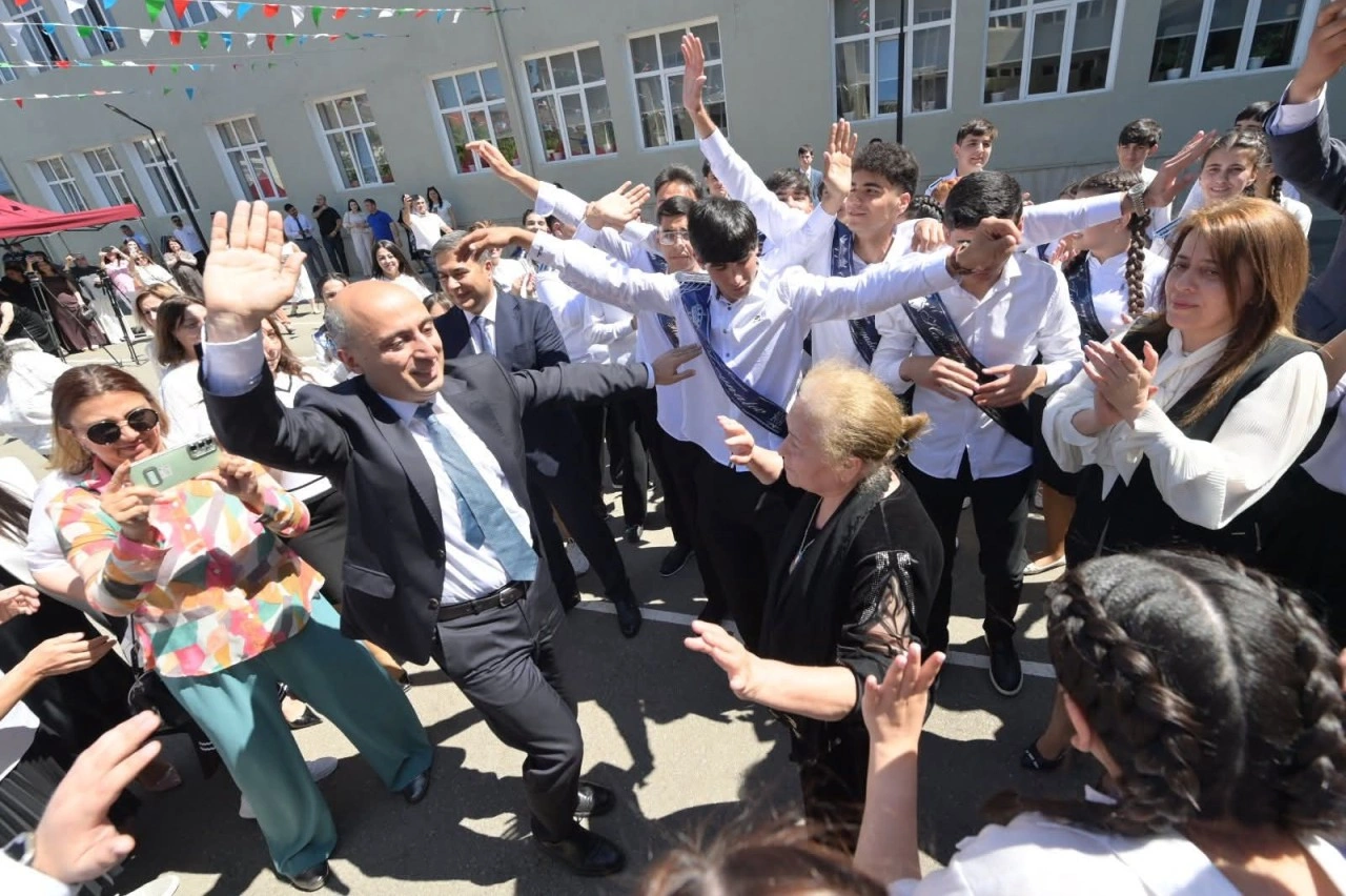Elm və təhsil naziri “Son zəng” tədbirində iştirak etdi - FOTOLAR