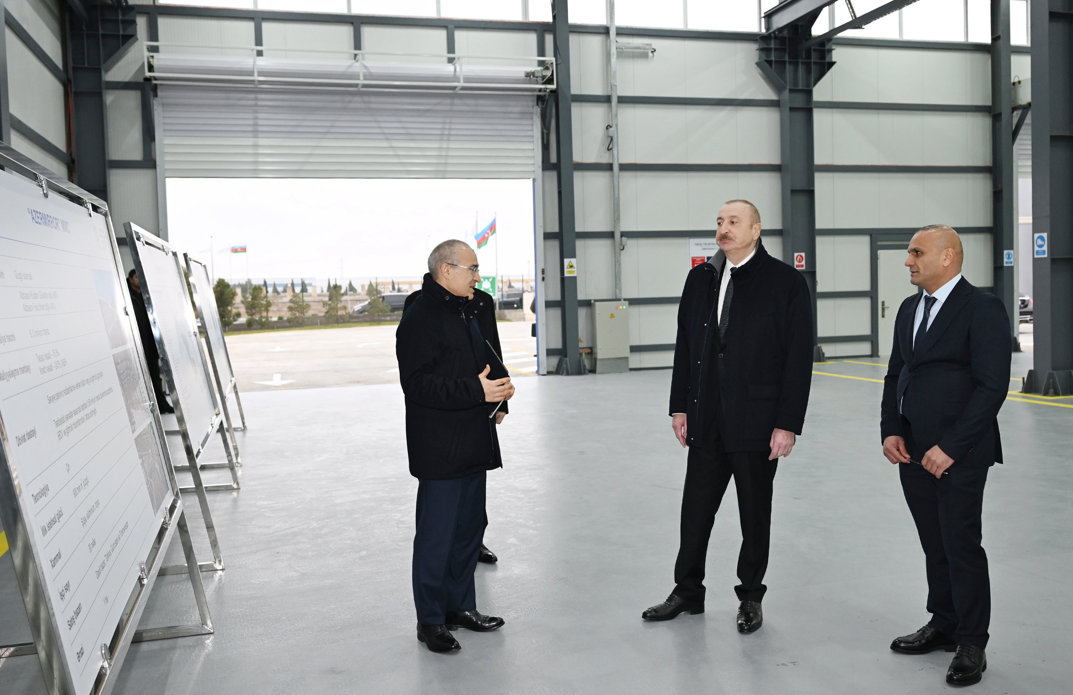 İlham Əliyev Sumqayıt Sənaye Parkında güzgü vərəqələrin istehsalı zavodunun açılışında iştirak etdi - FOTO