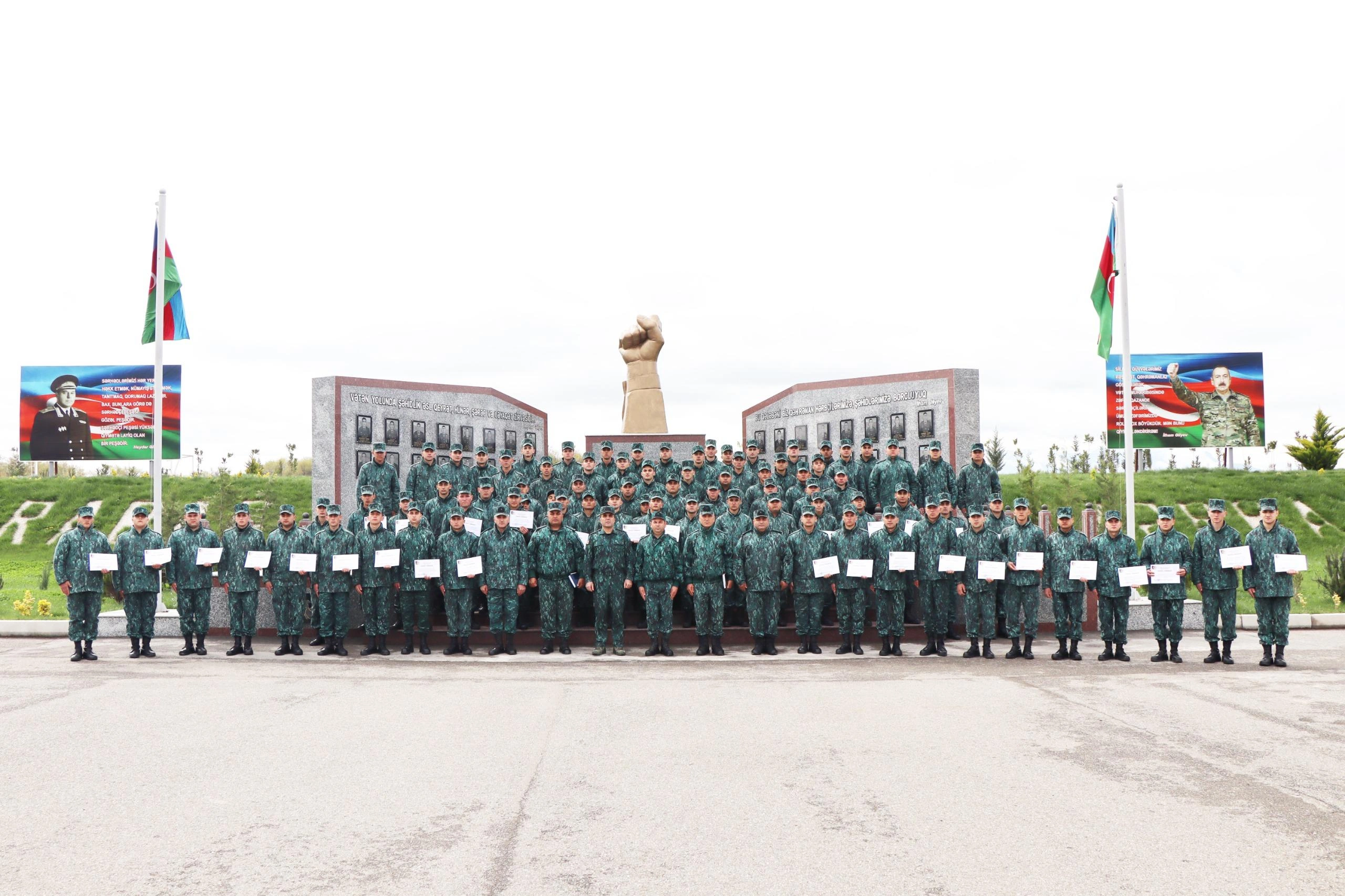Hərbi xidməti başa vuran sərhədçi əsgərlər evlərinə yola salınıb - FOTO