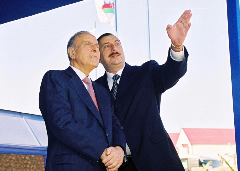 Ürəklərə köçən dahi - Rəşad Mahmudovun yazısı