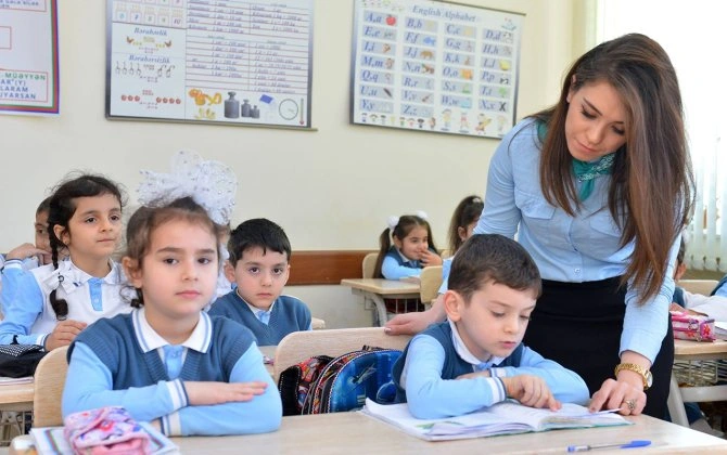 Müəllimlər üçün geyimlə bağlı tələblər təsdiq ediləcək