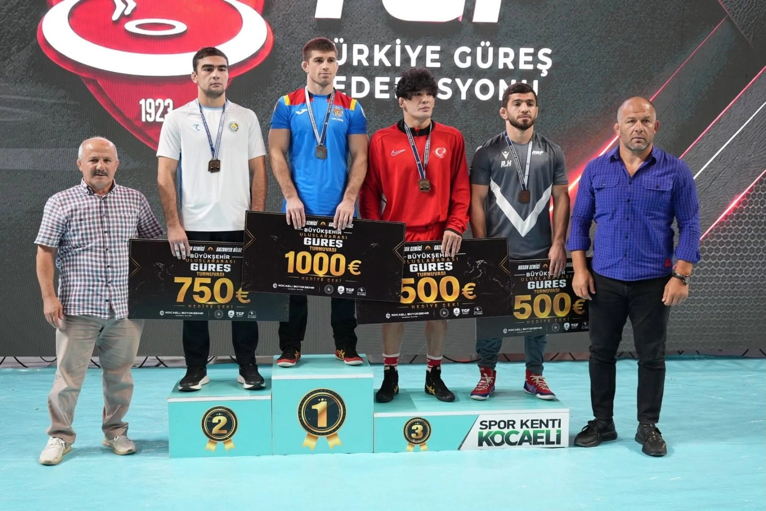 Azərbaycan güləşçiləri Türkiyədə keçirilən turnirin ilk günündə 4 medal qazandı - FOTO
