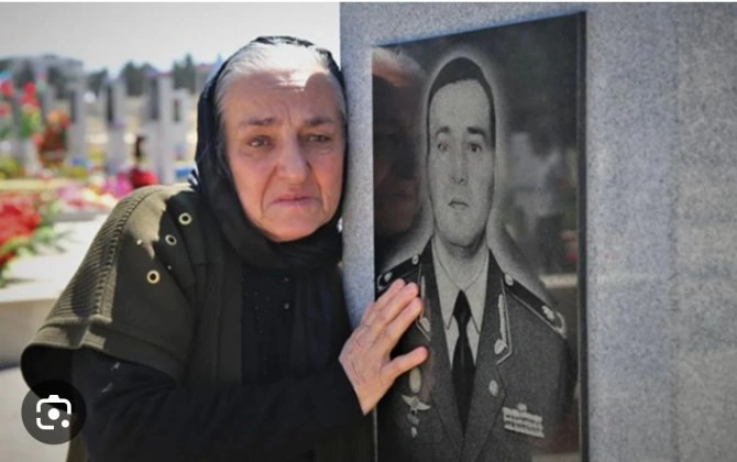 Polad Həşimovun anasından ETİRAZ: “125 deputatı xalq seçməyib ki, Milli Məclisdə yıxılıb yatsın”-FOTO+ÖZƏL