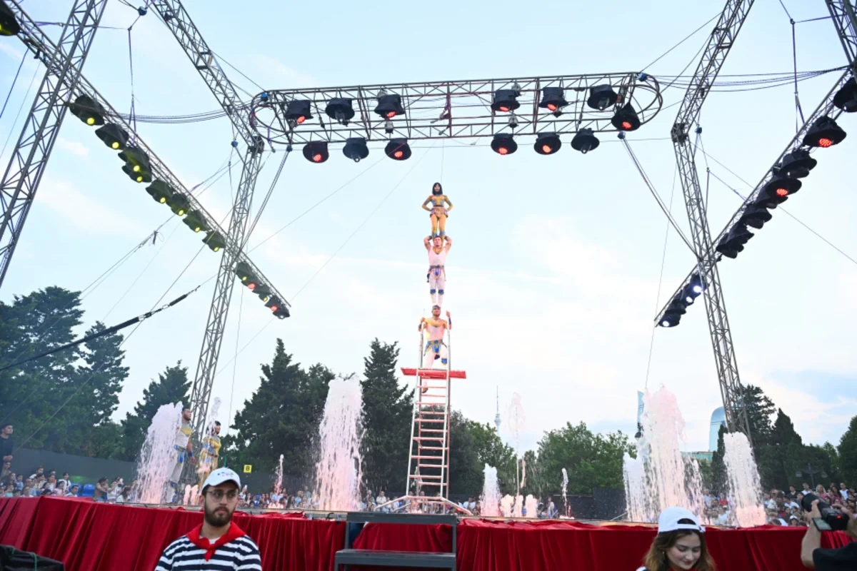 Leyla və Arzu Əliyevalar "CandyFest" yay festivalını ziyarət edib, "Sehrli mirvari" su sirki şousunu izləyiblər - FOTO