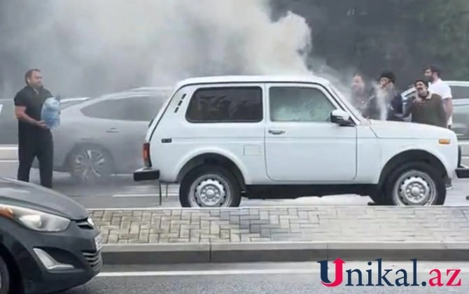 Bakıda "Niva" yandı - VİDEO