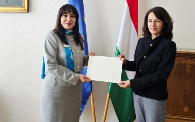Azərbaycanın Macarıstandakı səfiri etimadnaməsinin surətini təqdim etdi - FOTO