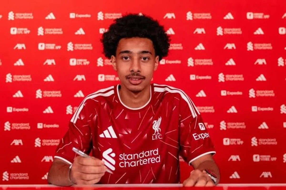 "Liverpul" "Sent-Etyen"dən 18 yaşlı hücumçunu transfer etdi